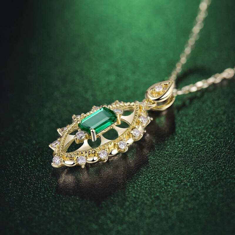 18kt Yellow Gold Diamonds 0.53 ct Emerald Pendant
