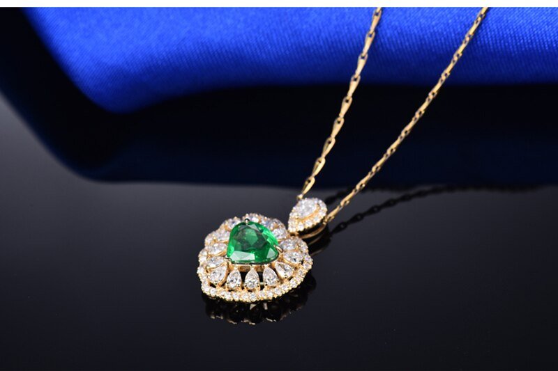 18Kt Yellow Gold Diamonds 1.71 ct Emerald Pendant