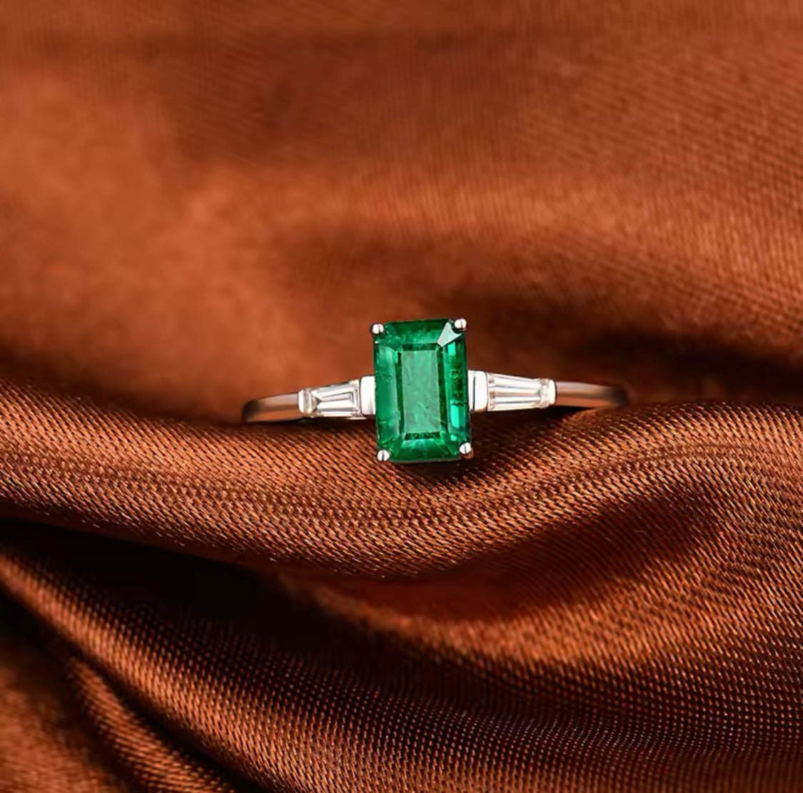 14Kt Gold Diamond 0.85 ct Emerald Ring