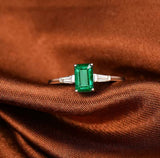 14Kt Gold Diamond 0.85 ct Emerald Ring