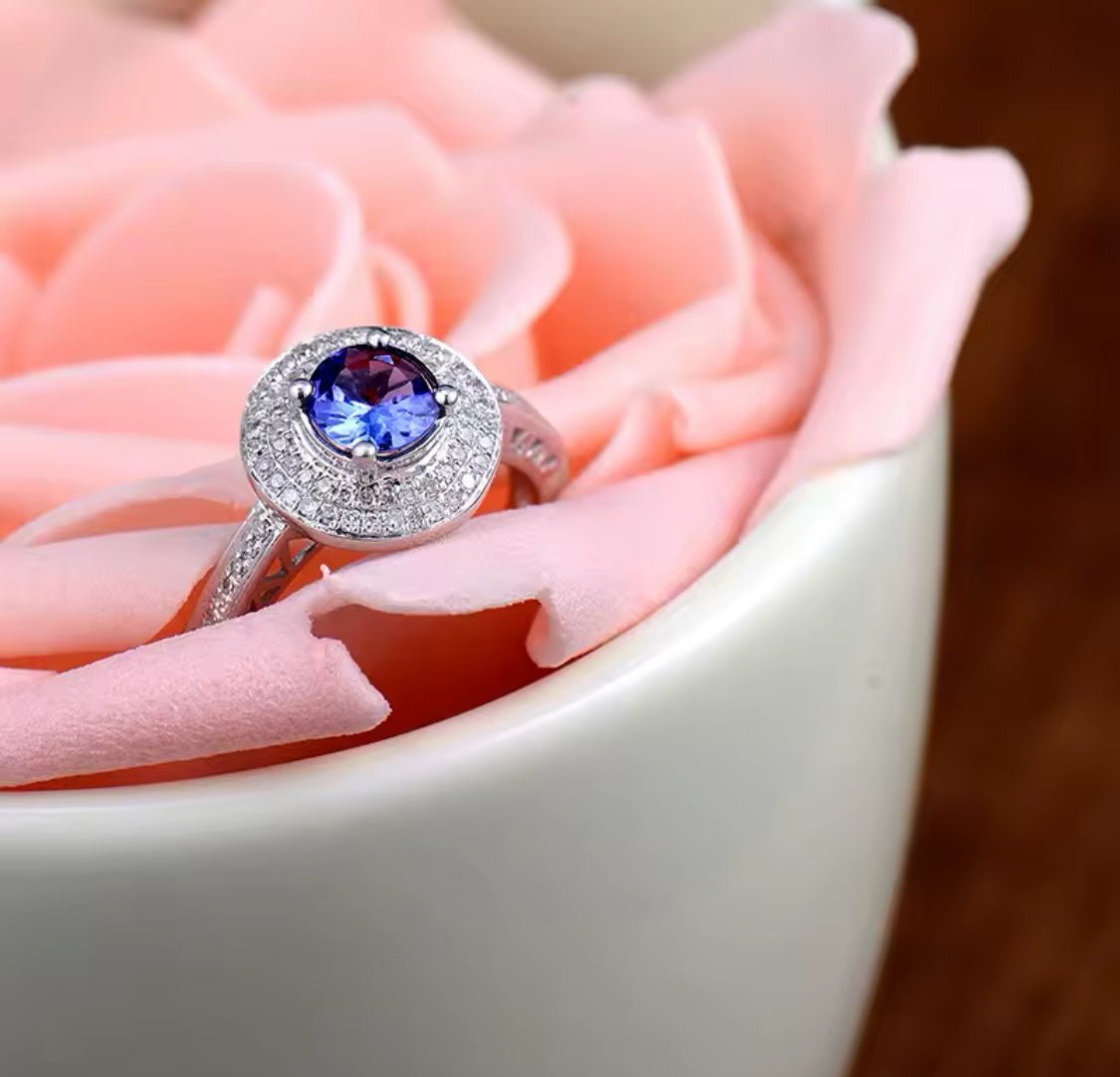 14Kt White Gold 0.98 ct Tanzanite Ring with Diamonds (Unisex)