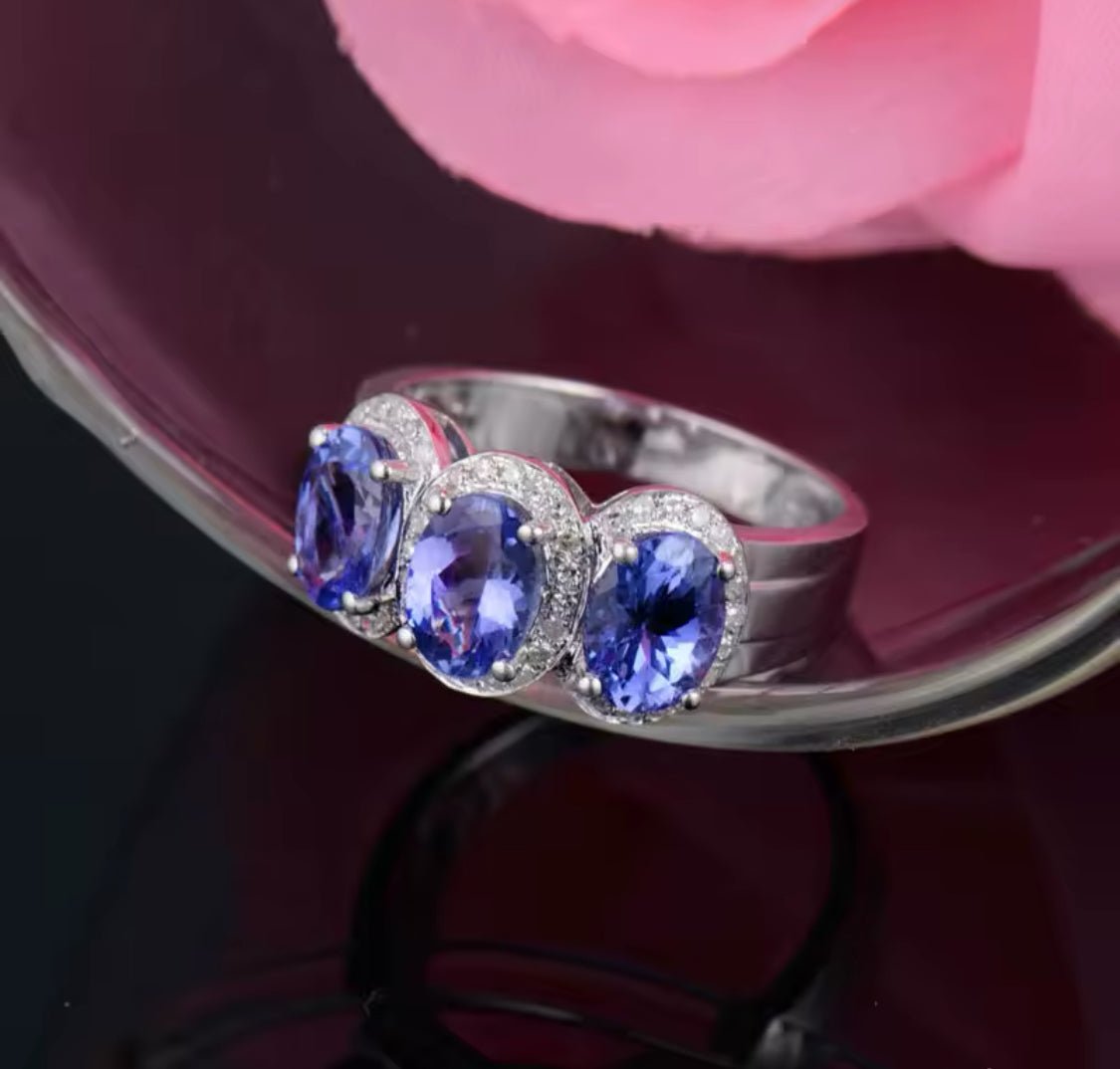 14Kt White Gold 2.50 ct Tanzanite Ring with Diamonds (Unisex)