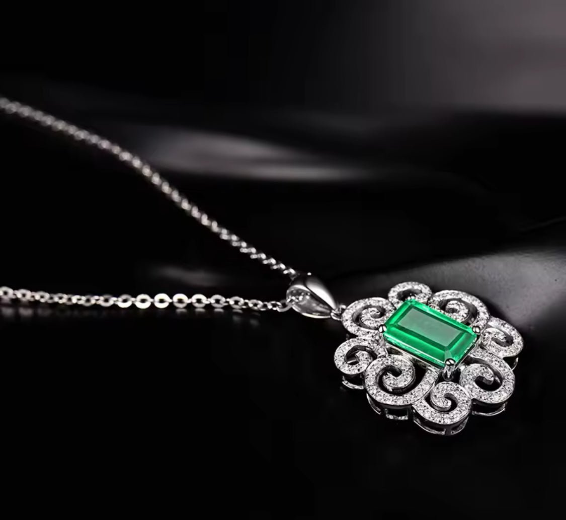 14Kt White Gold Diamonds 1.60 ct Emerald Pendant