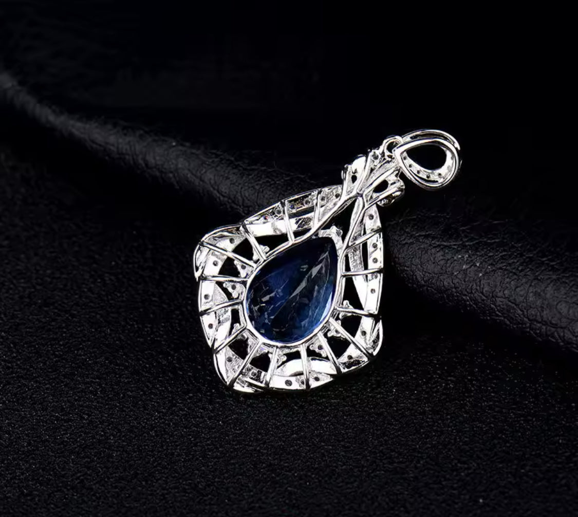 14Kt White Gold Diamonds 2.10 ct Tanzanite Pendants