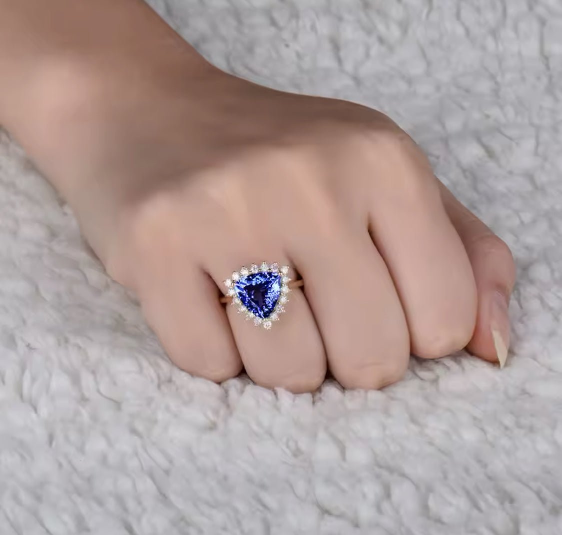 14Kt Yellow Gold 2.50 ct Tanzanite Ring with Diamonds