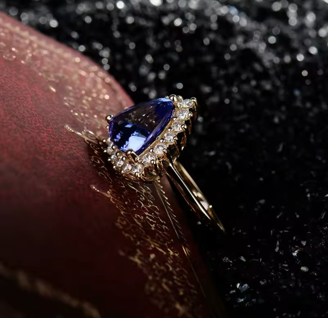 14Kt Yellow Gold 2.50 ct Tanzanite Ring with Diamonds