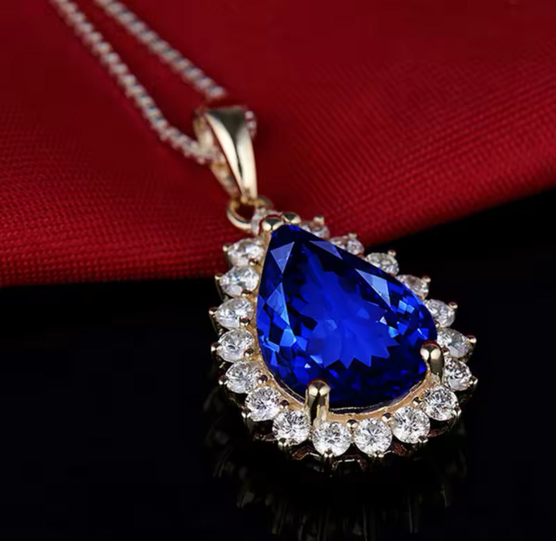 14Kt Yellow Gold Diamond 3.60 ct Tanzanite Pendant