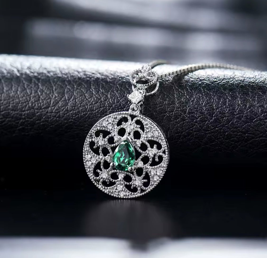 18K White Gold 0.39 ct Emerald Pendant with Natural Diamond
