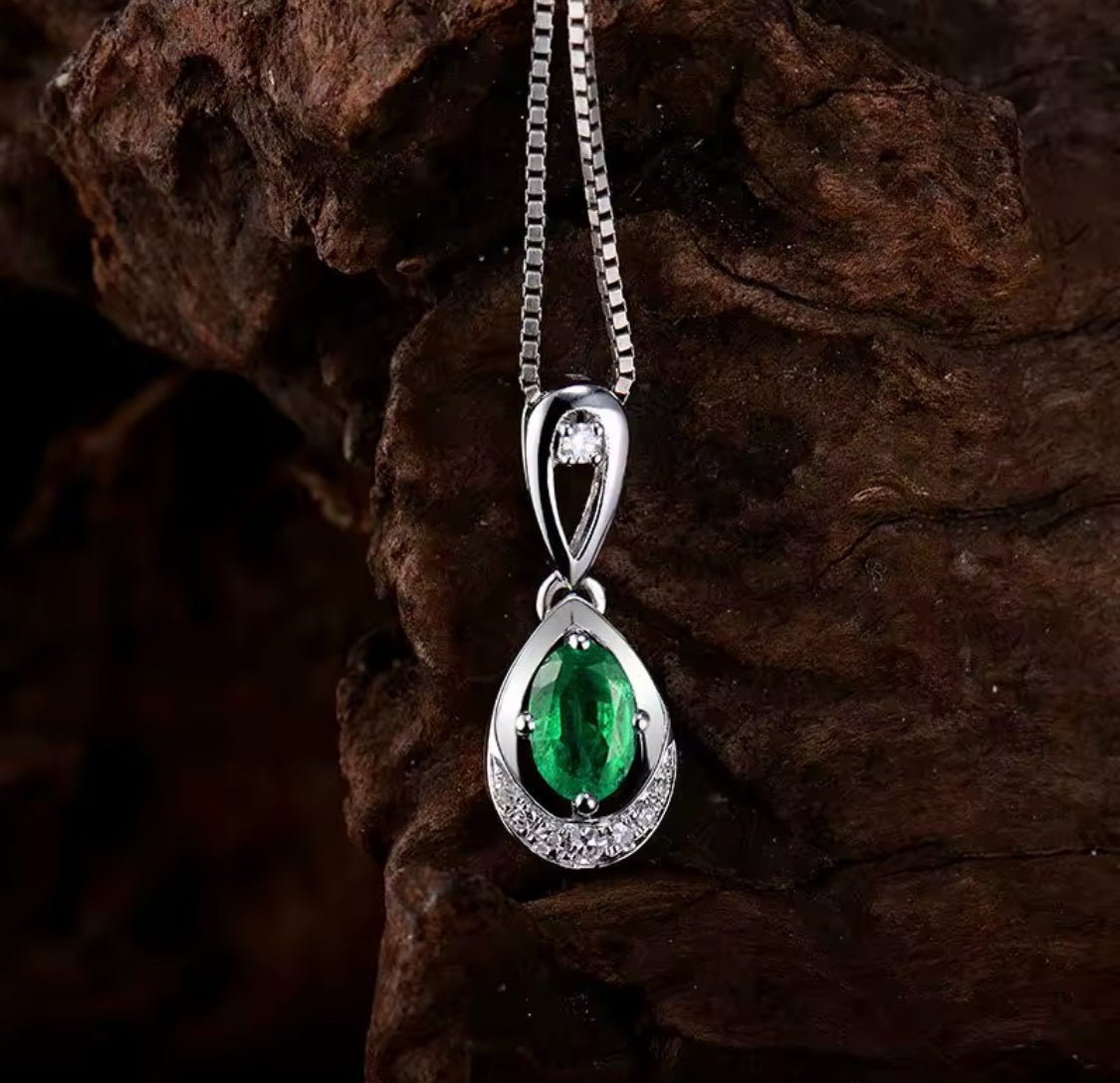 18K White Gold 0.45 ct Emerald Pendant with Natural Diamond