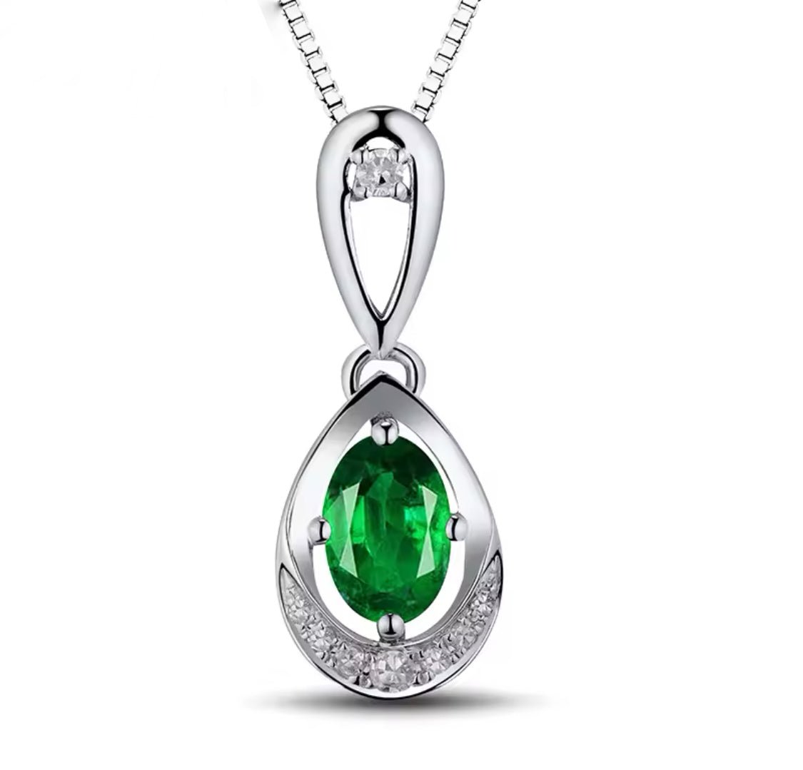 18K White Gold 0.45 ct Emerald Pendant with Natural Diamond
