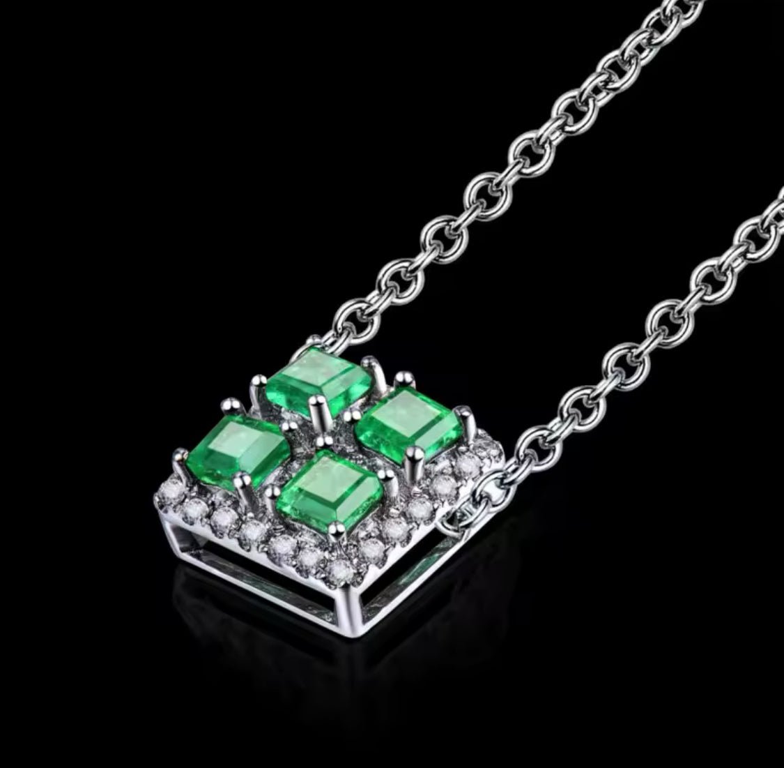 18K White Gold 0.65 ct Emerald Pendant with Natural Diamond