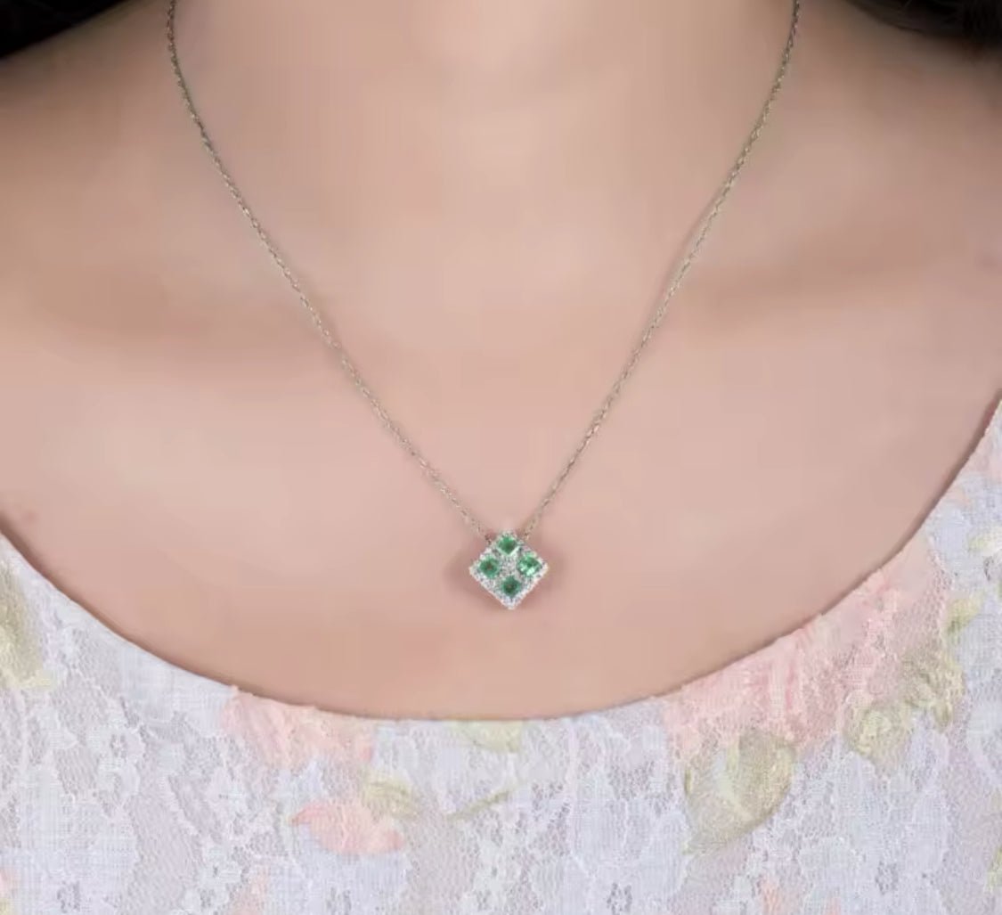 18K White Gold 0.65 ct Emerald Pendant with Natural Diamond