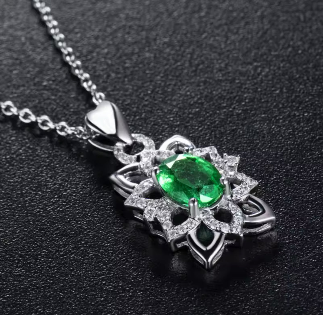 18K White Gold 1.10 ct Emerald Pendant with Natural Diamond