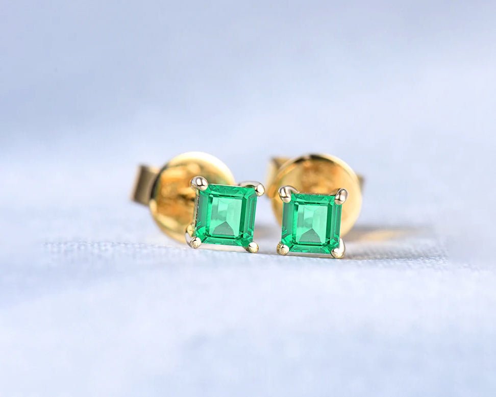 18Kt Gold 0.70ct Emerald Earrings