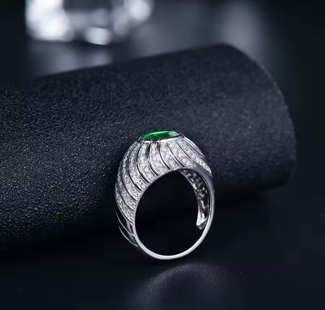 18Kt Gold Diamond 0.80 ct Emerald Ring (Unisex)