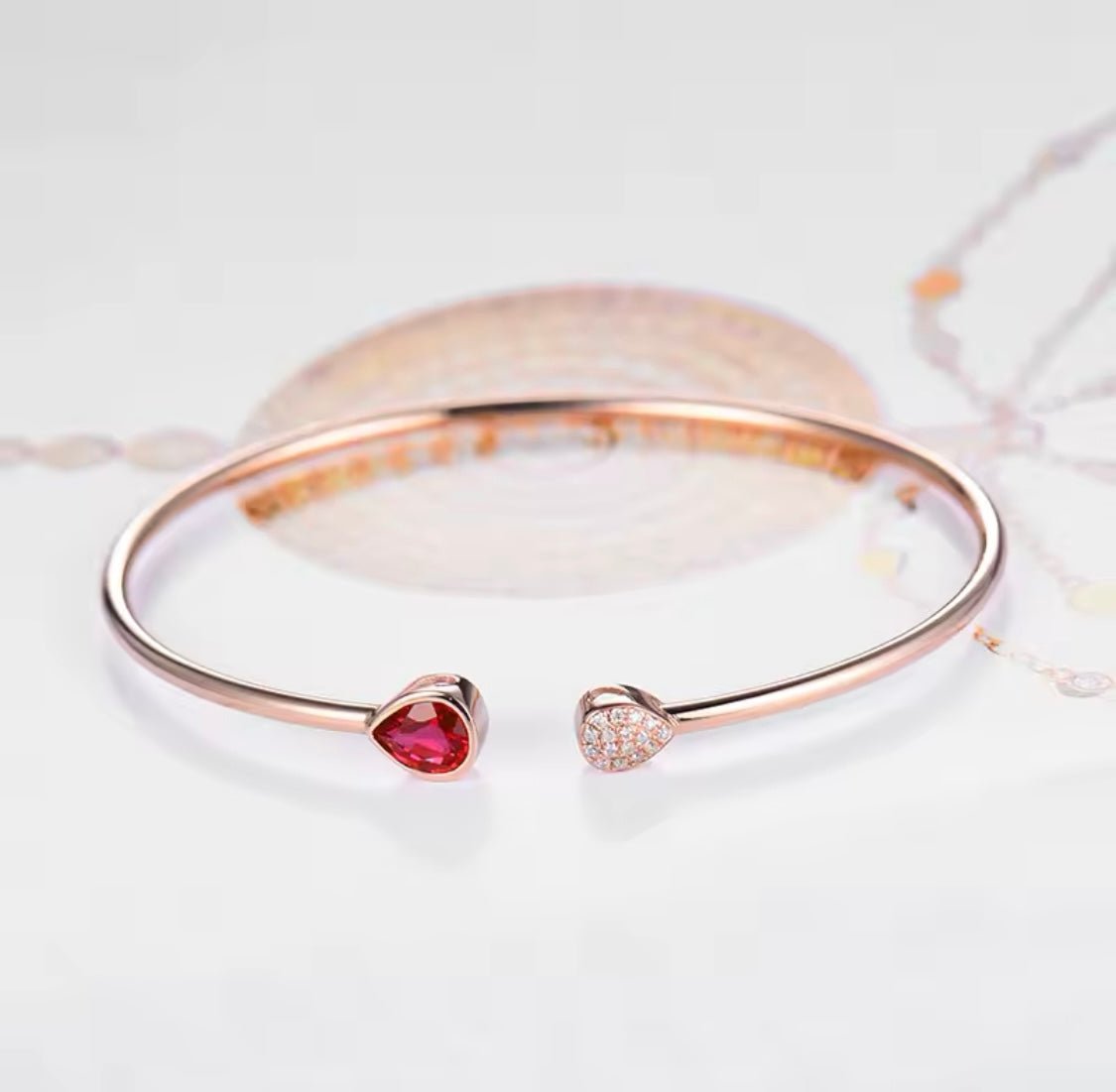 18Kt Rose Gold 0.87 ct Ruby Bracelet with Natural Diamonds 0.06 ct