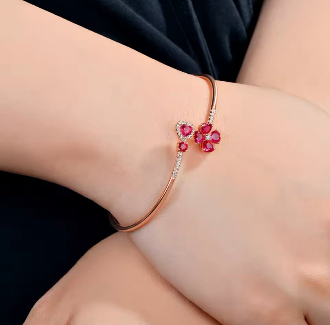 18Kt Rose Gold 1.79 ct Ruby Bracelet with Natural Diamonds