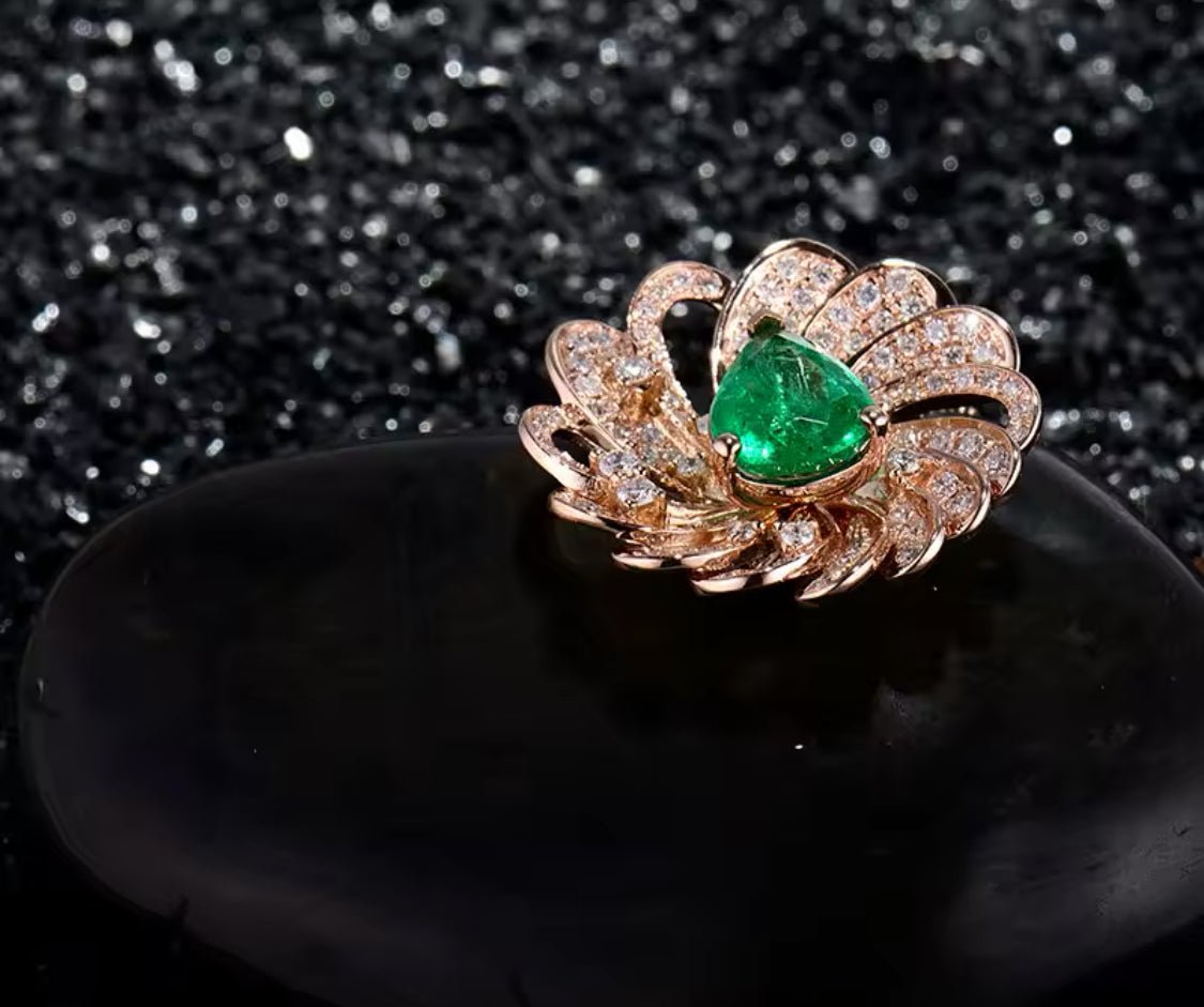 18Kt Rose Gold Diamond 1.50 ct Emerald Pendant