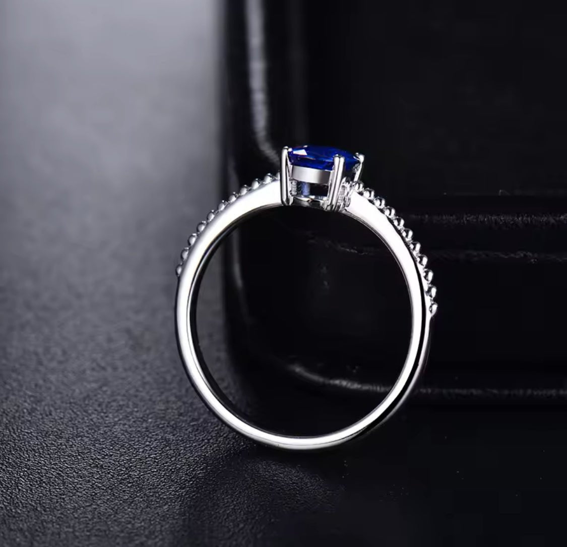 18Kt White Gold 0.87 ct Sapphire Ring