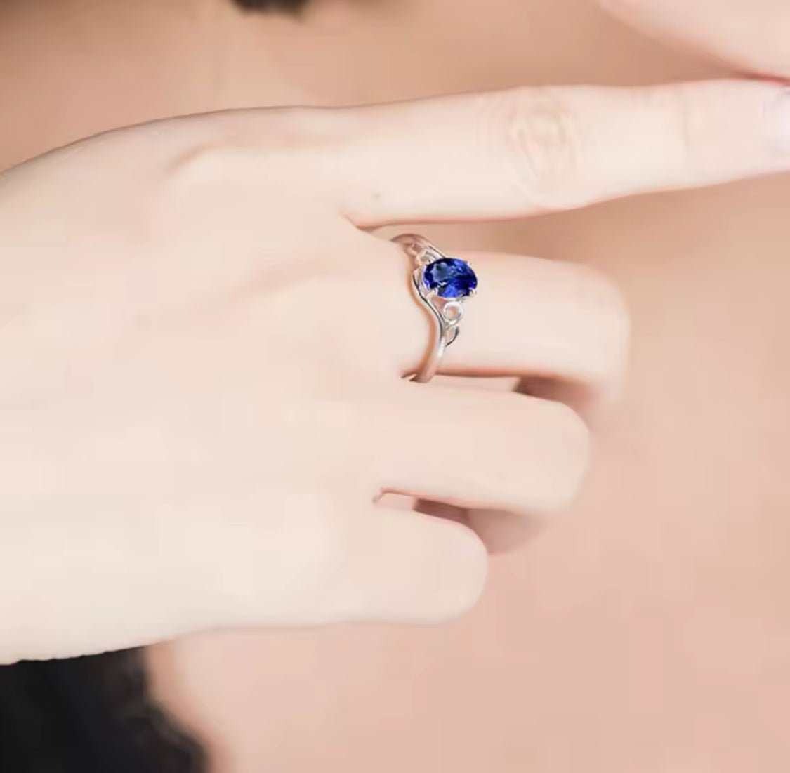 18Kt White Gold 0.88 ct Tanzanite Ring