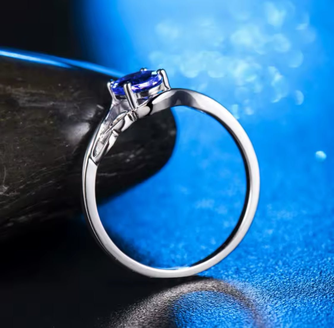 18Kt White Gold 0.88 ct Tanzanite Ring