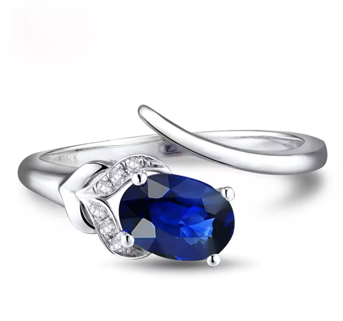 18Kt White Gold 0.90 ct Sapphire Ring with Natural Diamonds