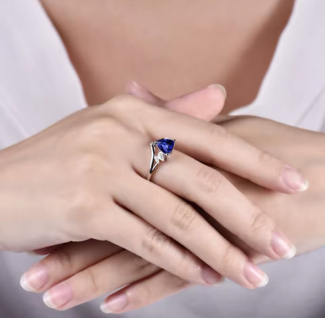 18Kt White Gold 1.15 ct Tanzanite Ring with Diamonds