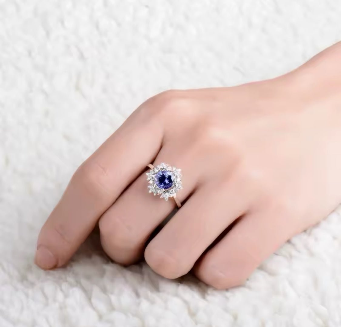 18Kt White Gold 1.25 ct Tanzanite Ring with Diamonds