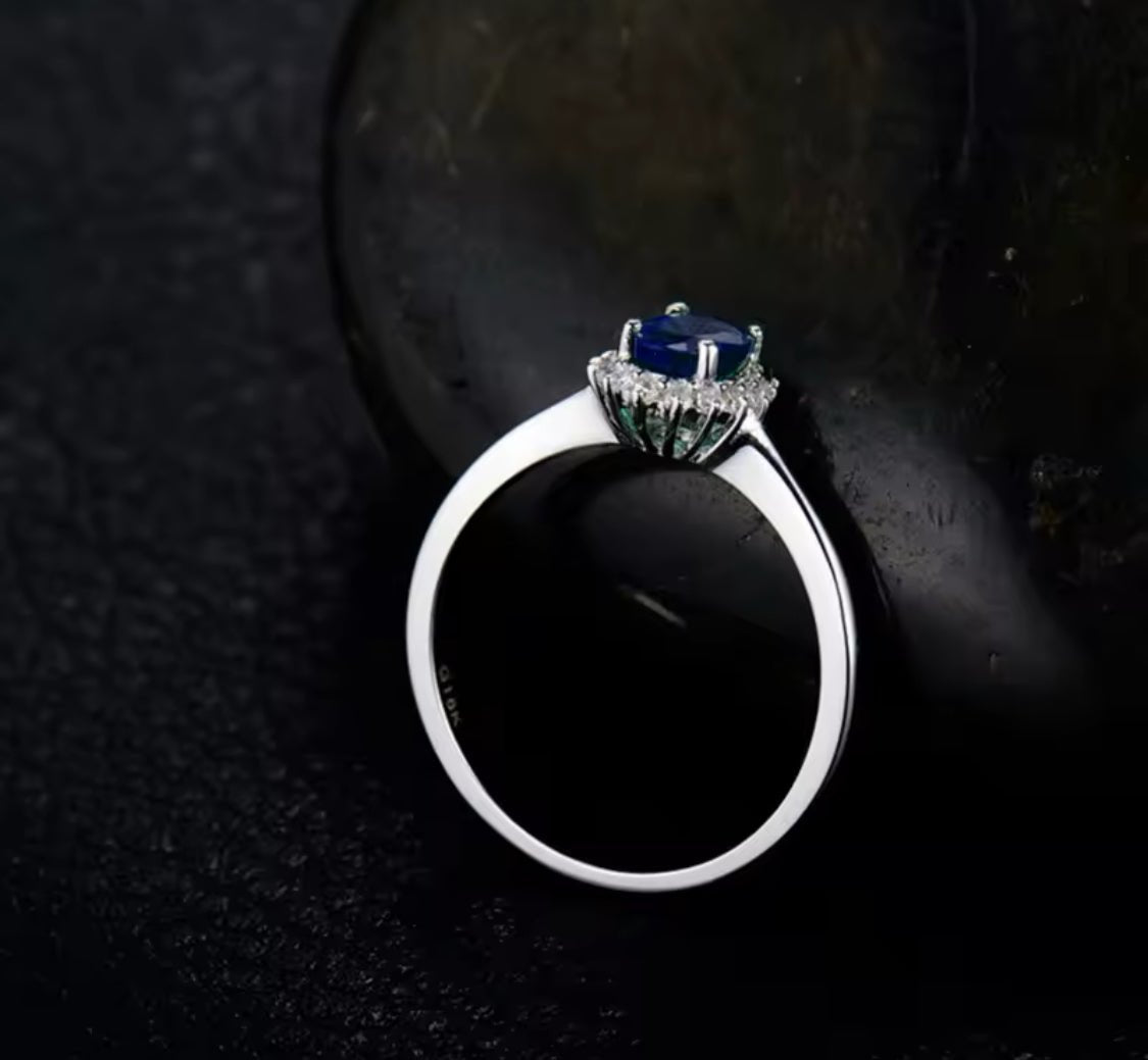 18Kt White Gold 1.31 ct Sapphire Ring with Natural Diamonds