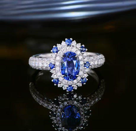 18Kt White Gold 1.57 ct Sapphire Ring with Natural Diamonds