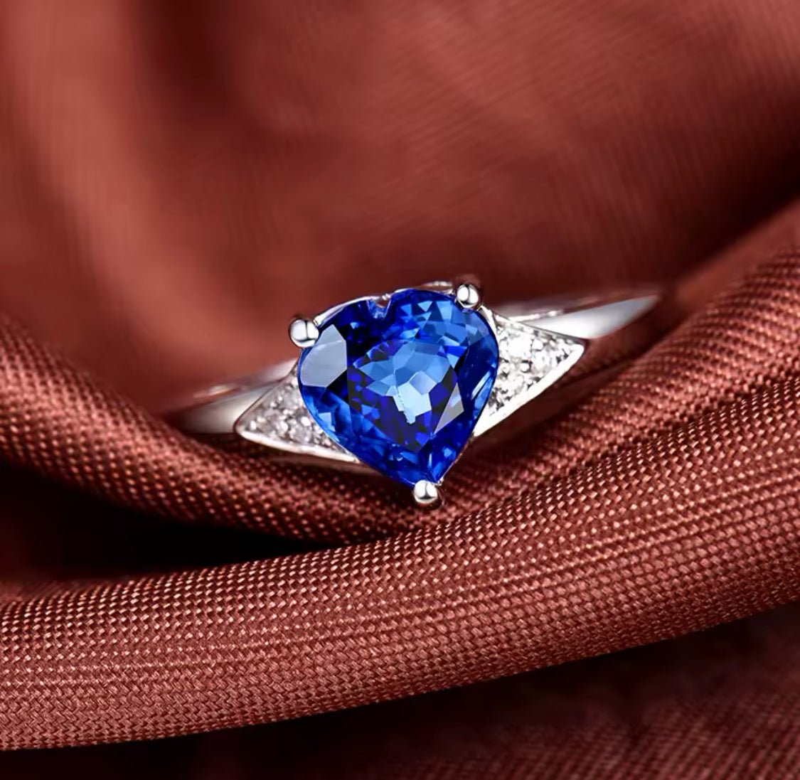 18Kt White Gold 1.63 ct Tanzanite Ring with Diamonds