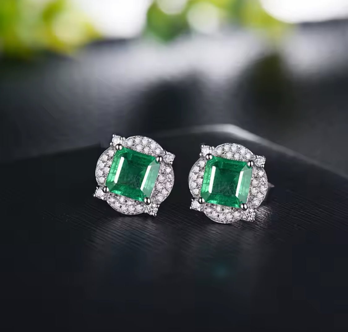 18Kt White Gold 1.70 ct Emerald Earrings with Diamonds