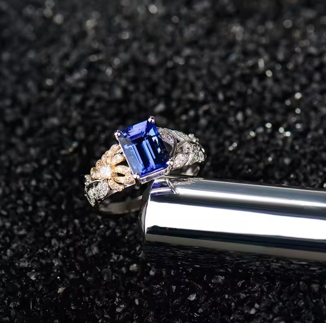 18Kt White Gold 1.97 ct Tanzanite Ring with Diamonds