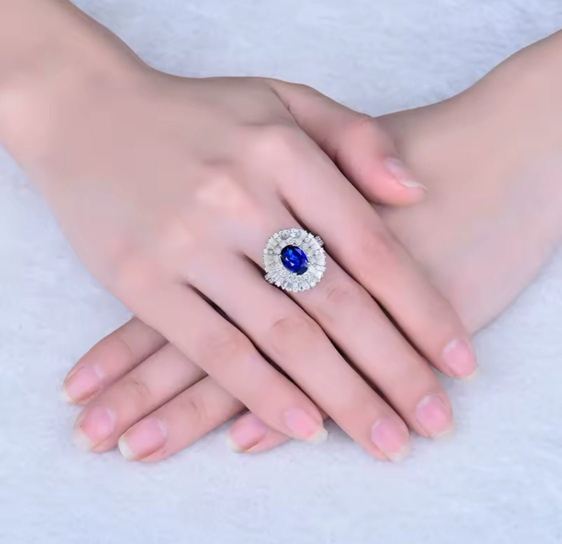 18Kt White Gold 2.50 ct Sapphire Ring with Natural Diamonds (Unisex)