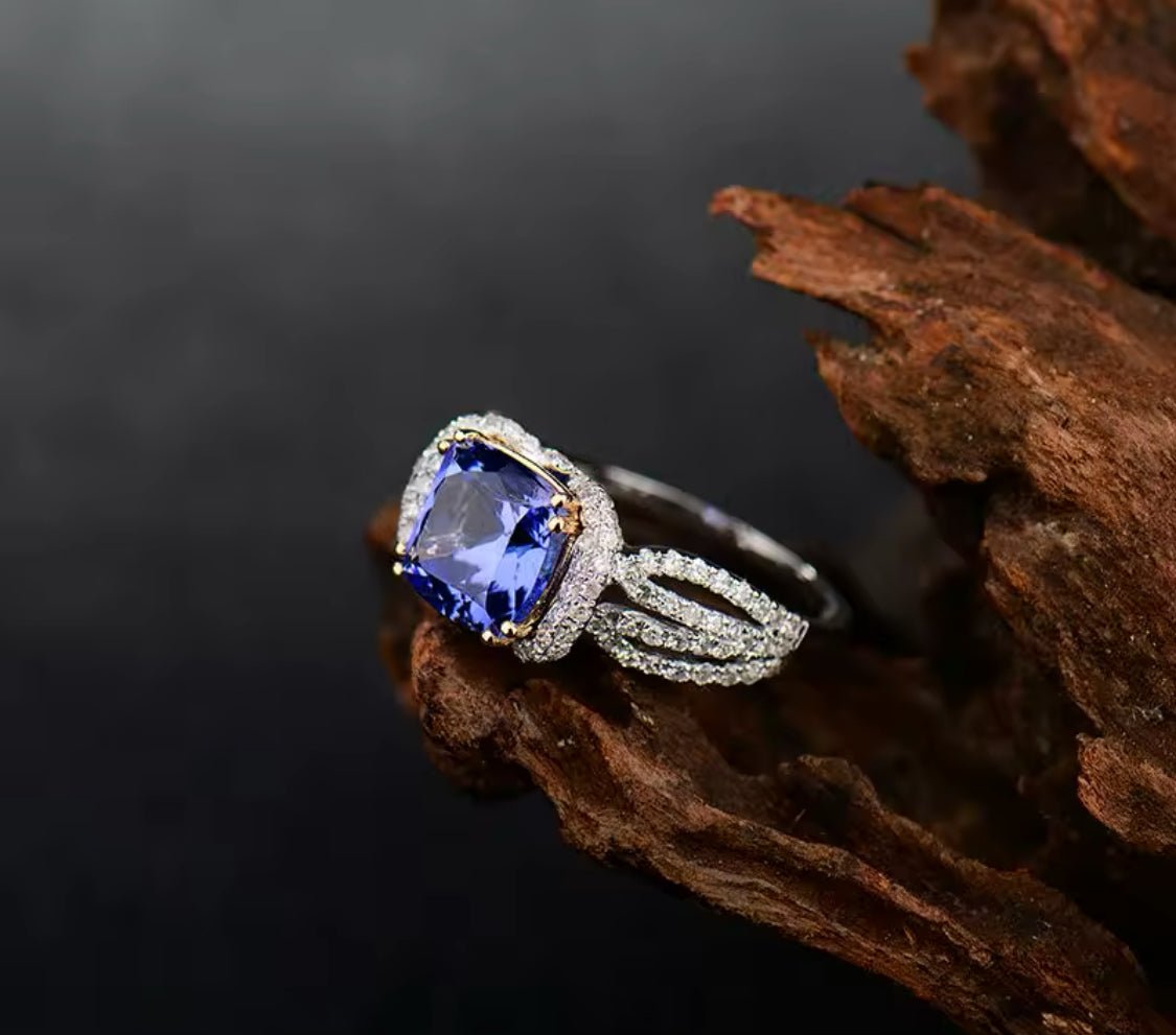 18Kt White Gold 2.77 ct Tanzanite Ring with Diamonds