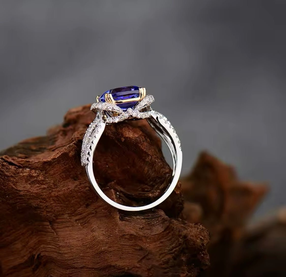 18Kt White Gold 2.77 ct Tanzanite Ring with Diamonds