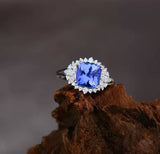 18Kt White Gold 2.80 ct Tanzanite Ring with Diamonds