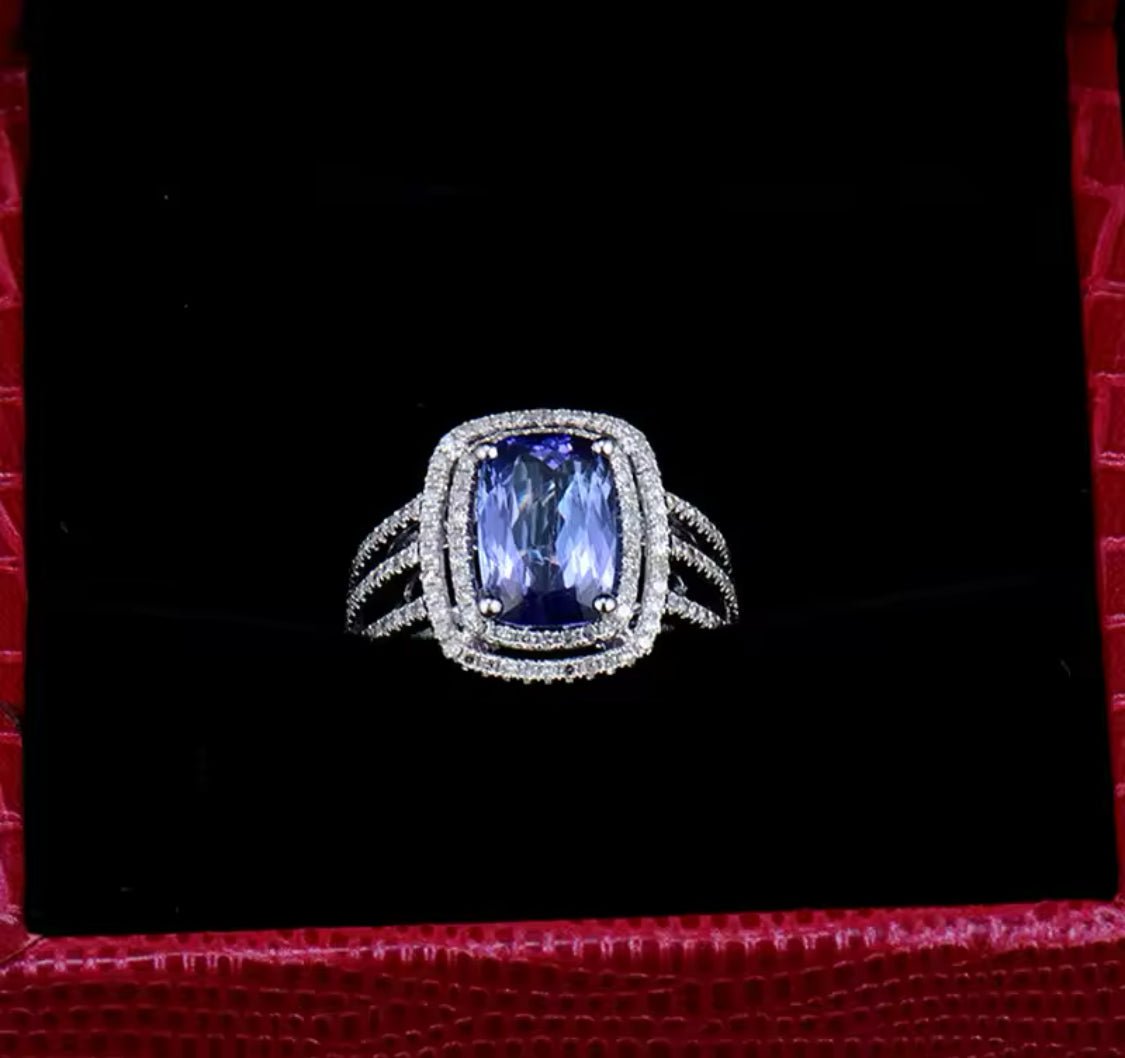 18Kt White Gold 3.84 ct Tanzanite Ring with Diamonds