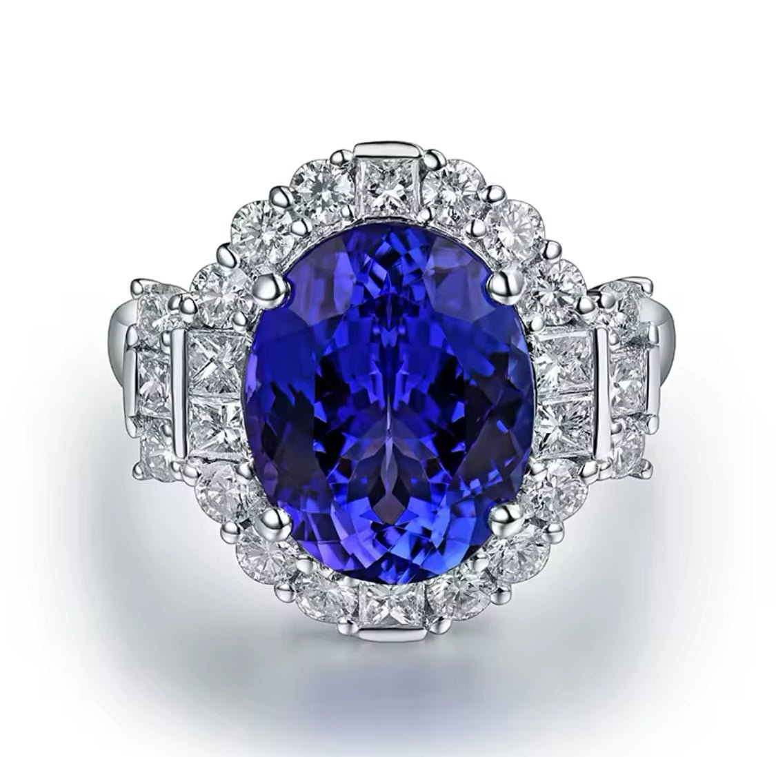 18Kt White Gold 5.265 ct Tanzanite Ring with Diamonds (Unisex)