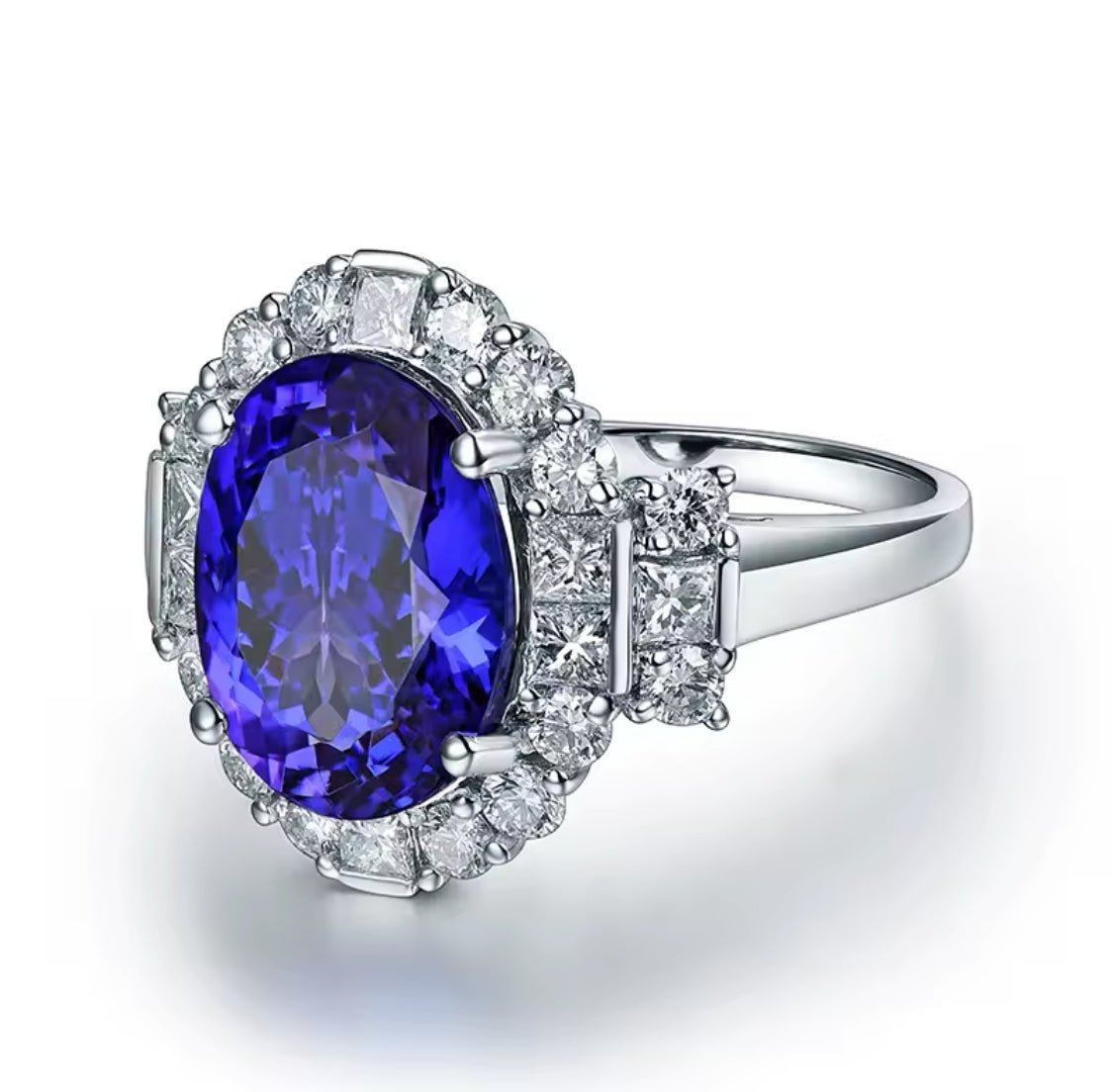 18Kt White Gold 5.265 ct Tanzanite Ring with Diamonds (Unisex)