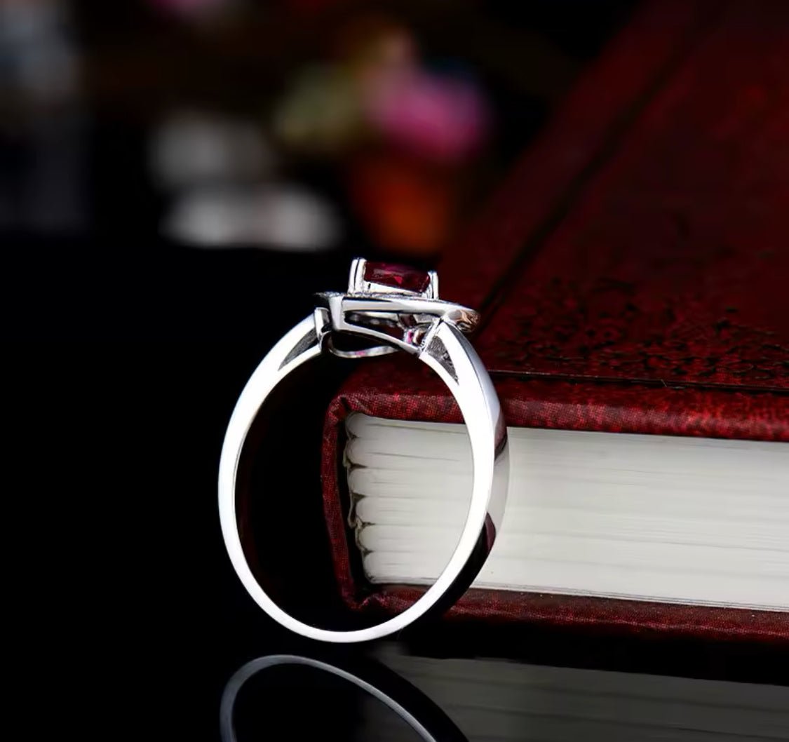 18Kt White Gold Diamond 0.55 ct Ruby Ring