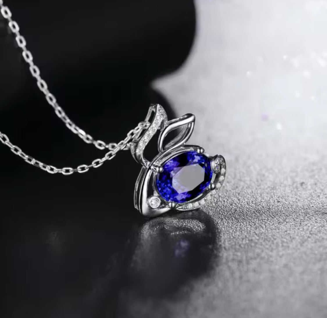 18Kt White Gold Diamonds 1.56 ct Tanzanite Pendants Fish