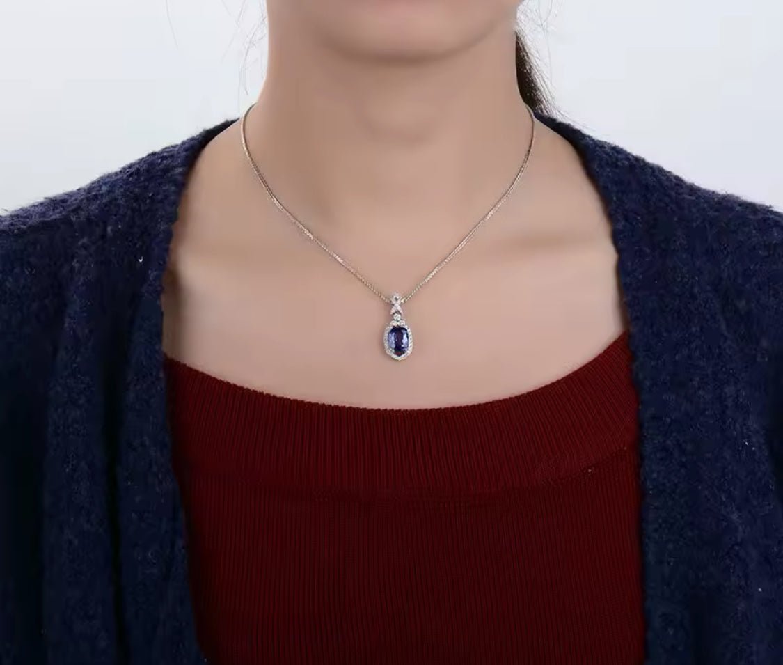 18Kt White Gold Diamonds 2.425 ct Tanzanite Pendants