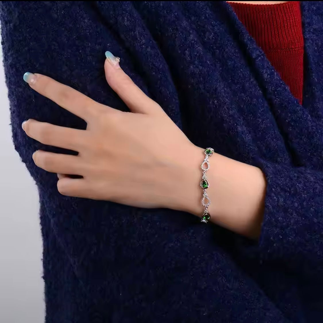 18Kt White Gold Tsavorite 1.35 ct Bracelet with Diamonds 0.75 ct