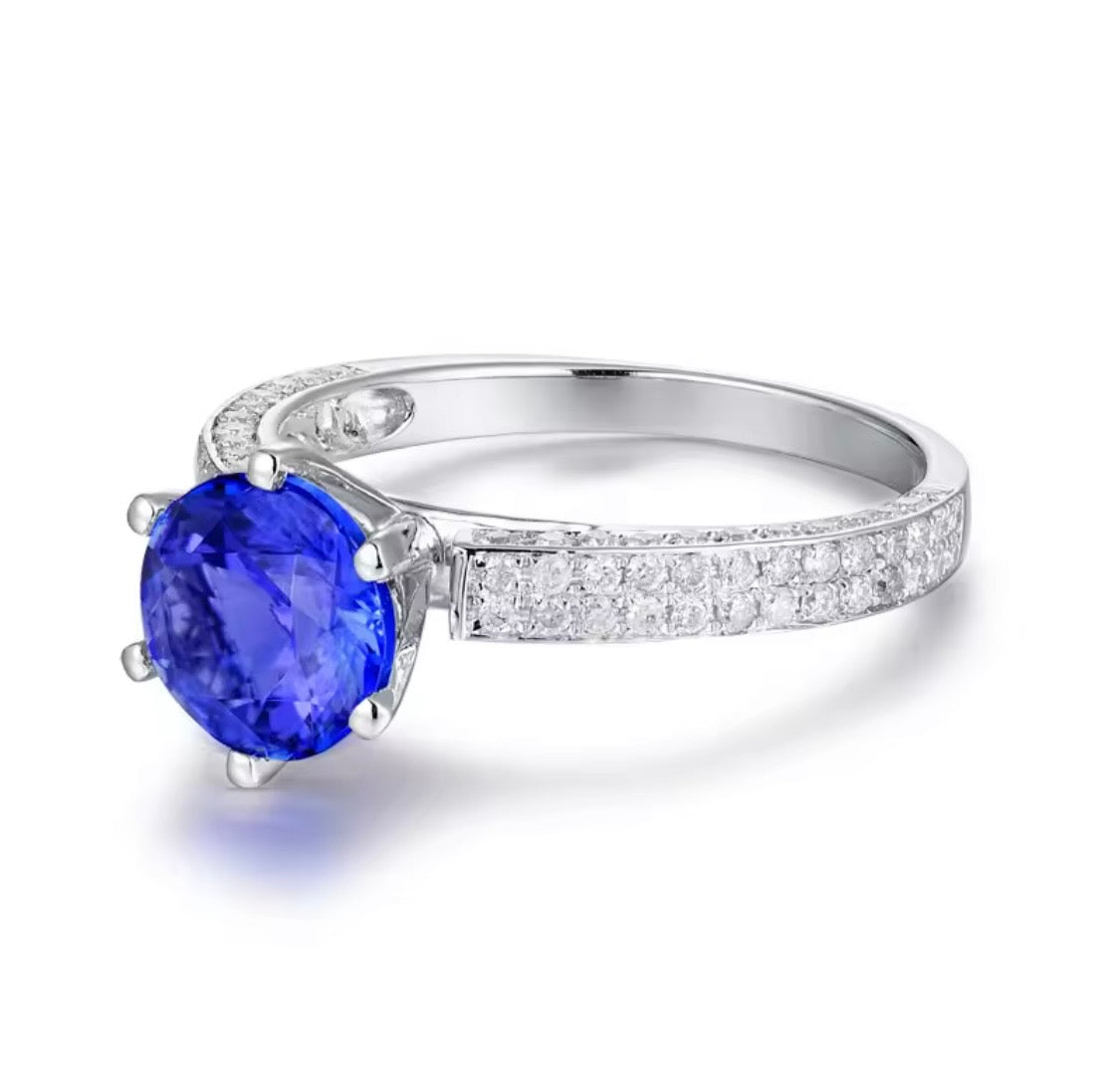 Prsten z 14karátového bílého zlata s tanzanitem o hmotnosti 2,44 ct a diamanty 