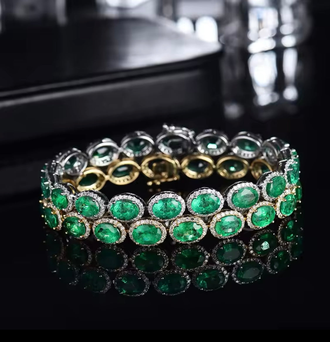 18Kt White & Yellow Gold 27.06 ct Emerald Double Layer Bracelet with Natural Diamonds 3.65 ct