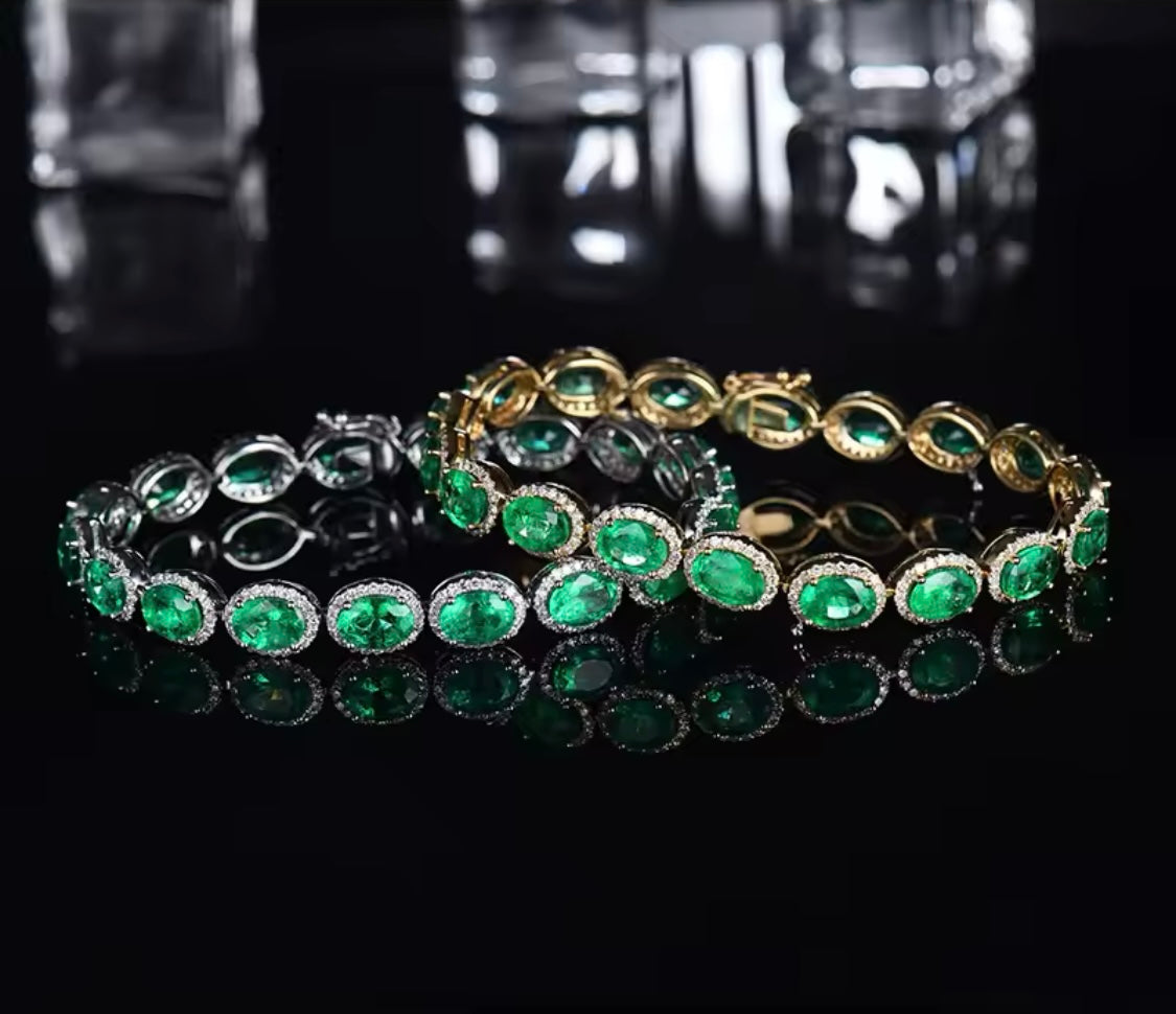 18Kt White & Yellow Gold 27.06 ct Emerald Double Layer Bracelet with Natural Diamonds 3.65 ct