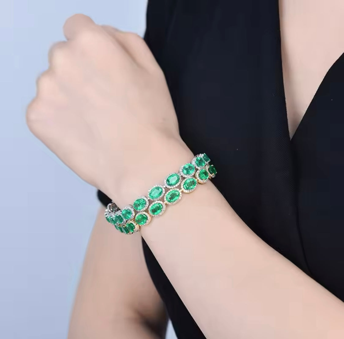18Kt White & Yellow Gold 27.06 ct Emerald Double Layer Bracelet with Natural Diamonds 3.65 ct