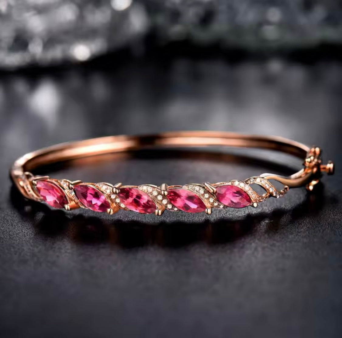Náramek z růžového zlata 18Kt s červeným turmalínem 3,60 ct a diamanty 0,32 ct 