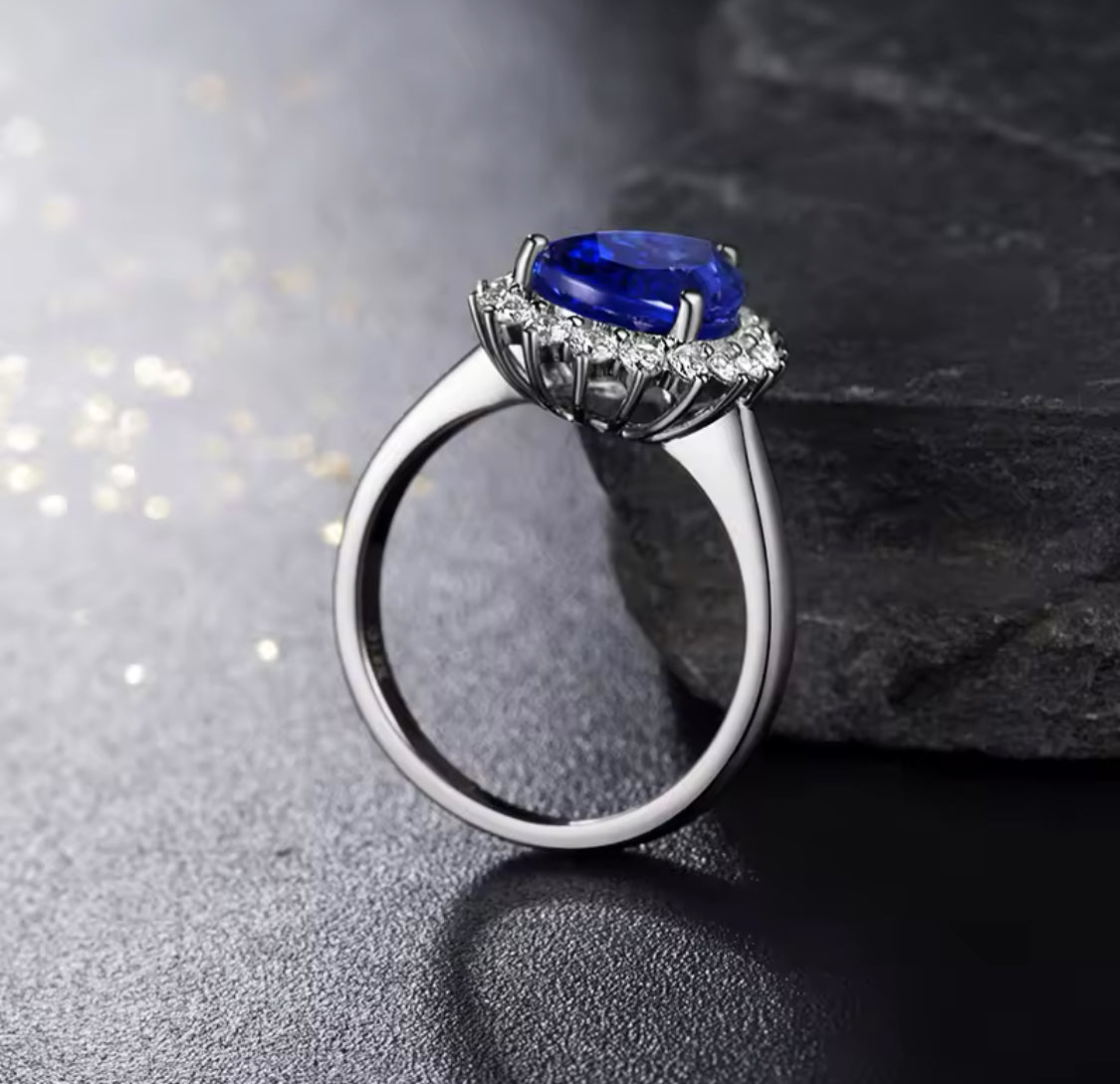 Prsten z 18kt bílého zlata s tanzanitem o hmotnosti 3,64 ct a diamanty 